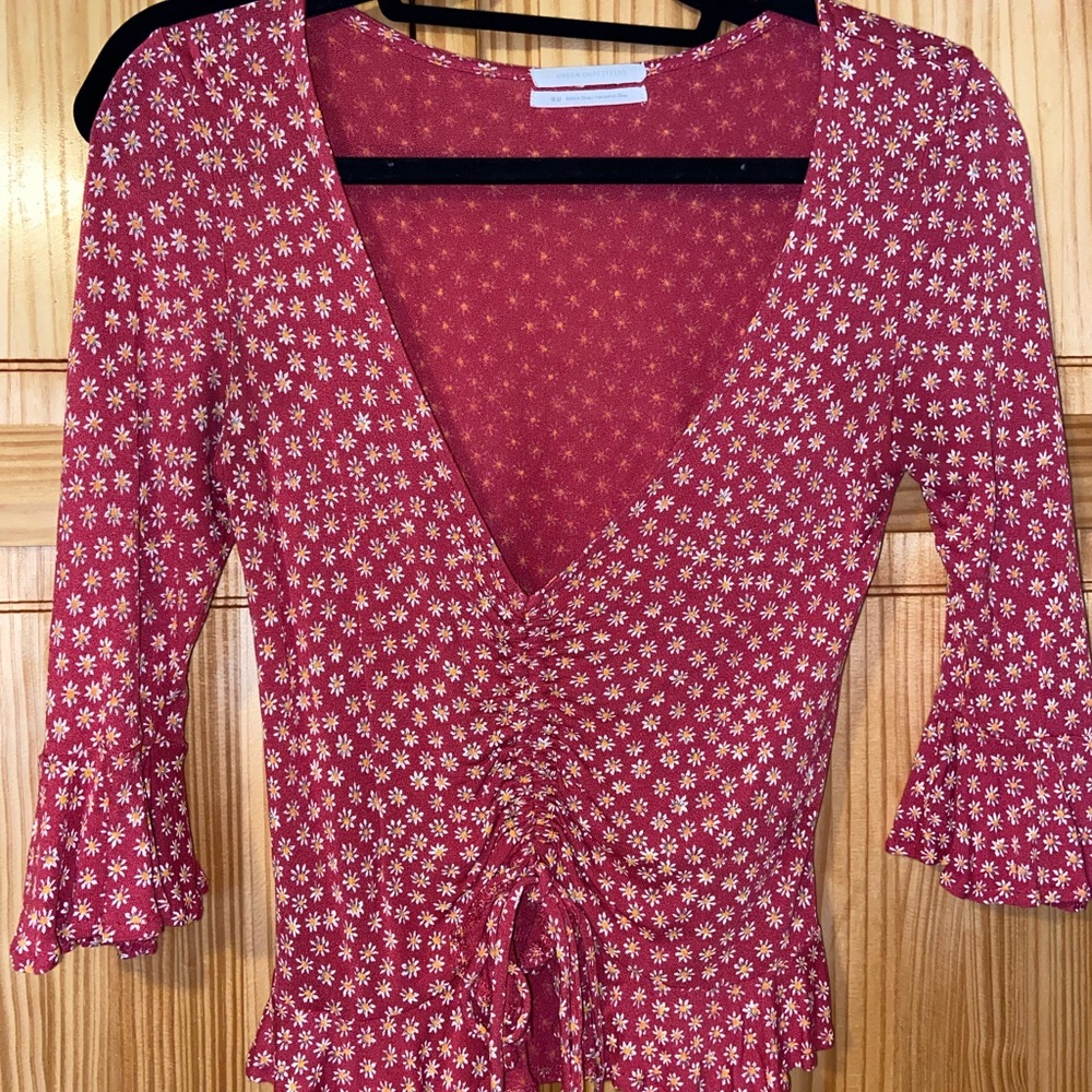 Urban Outfitters middle length sleeve flowery top